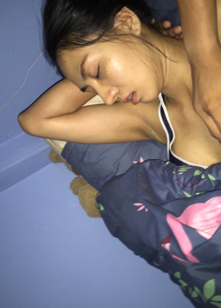 [รูปเมีย] เเอบจับนมพี่สาวตอนหลับ [3 รูป]